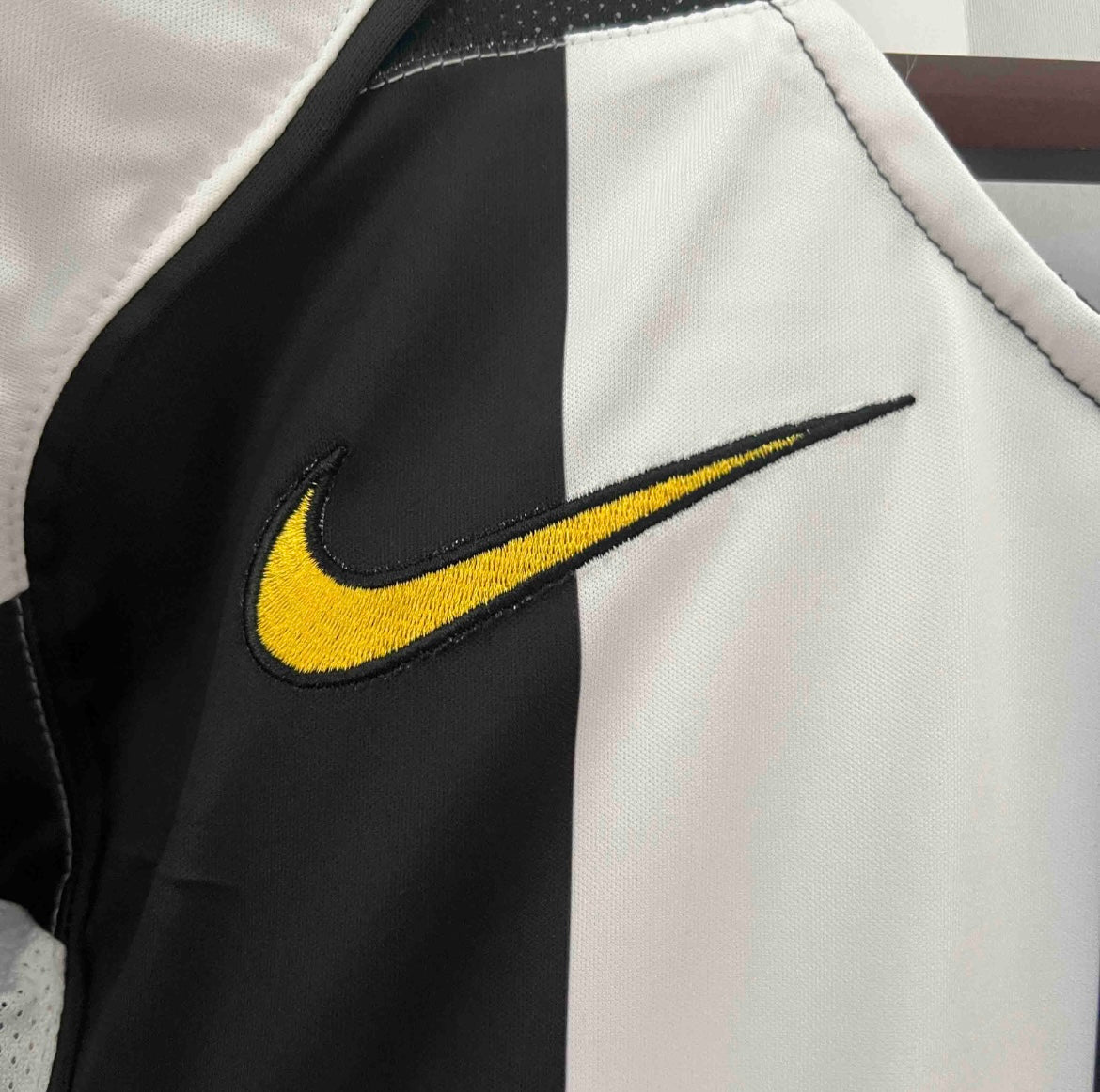 04-05 Juventus Home Retro Kit
